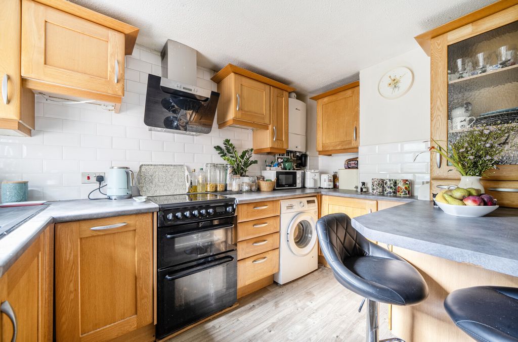 Property photo 2 of 13 1350591-11-68c7Eb...
