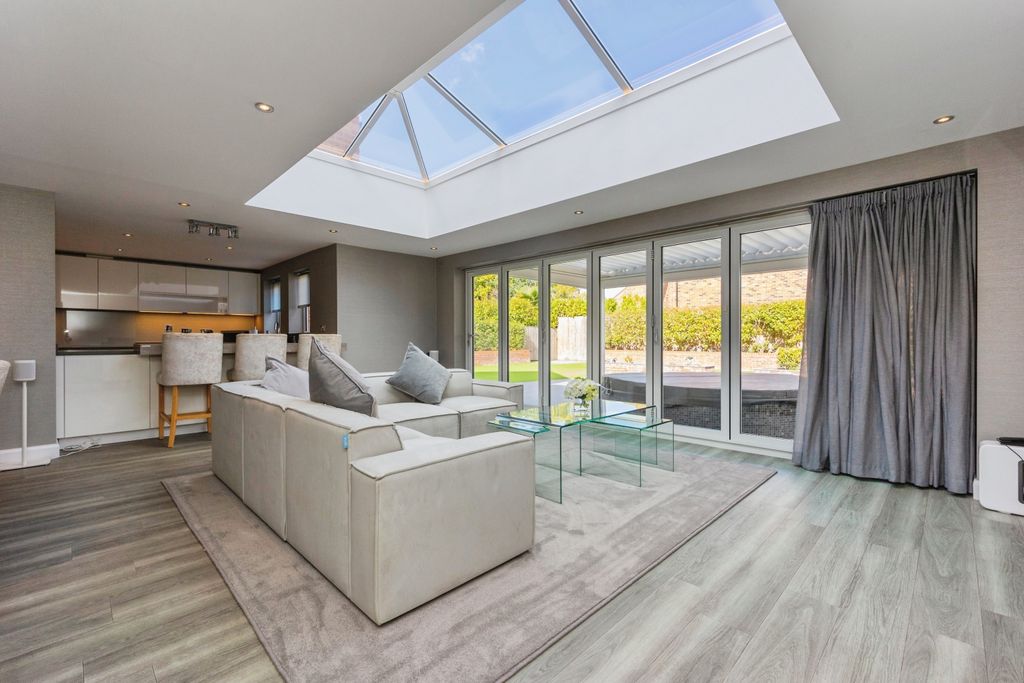 Property photo 3 of 18