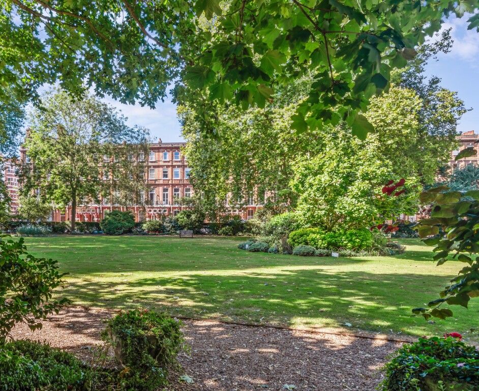 Property photo 3 of 9 Nevern Square