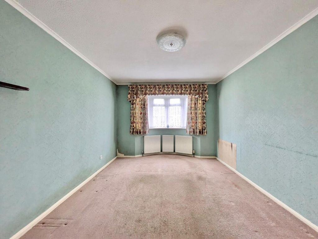 Property photo 3 of 21 Living Room