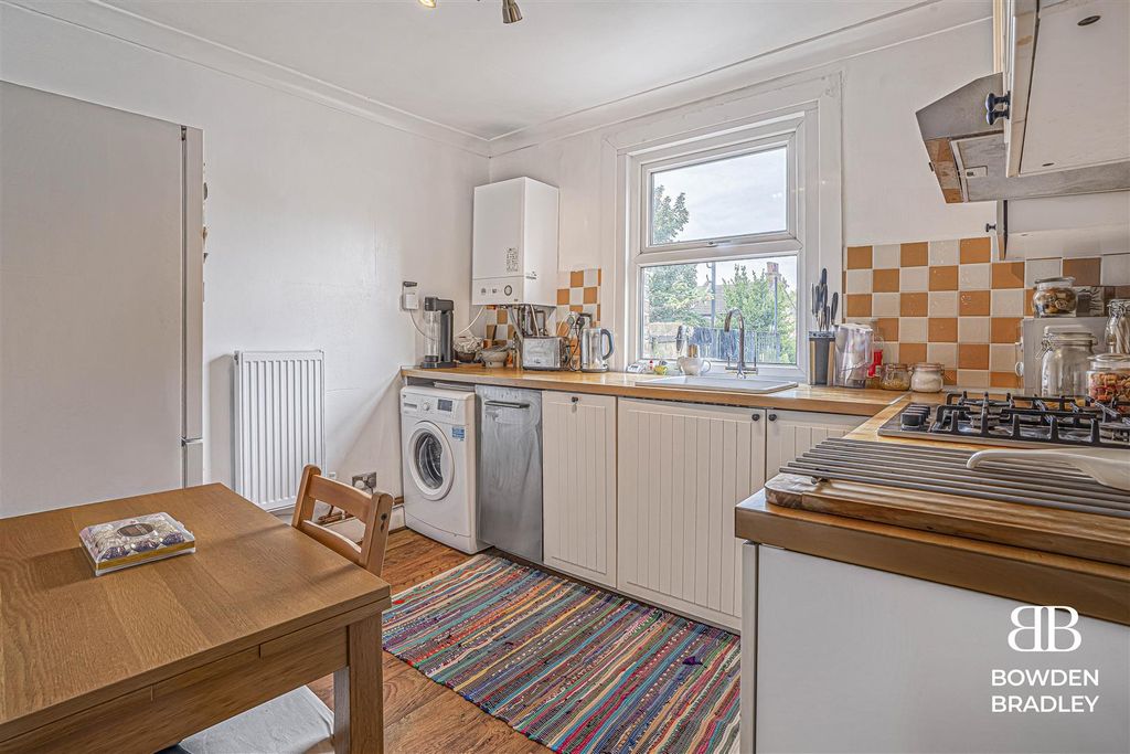 Property photo 3 of 9 Kitchen
