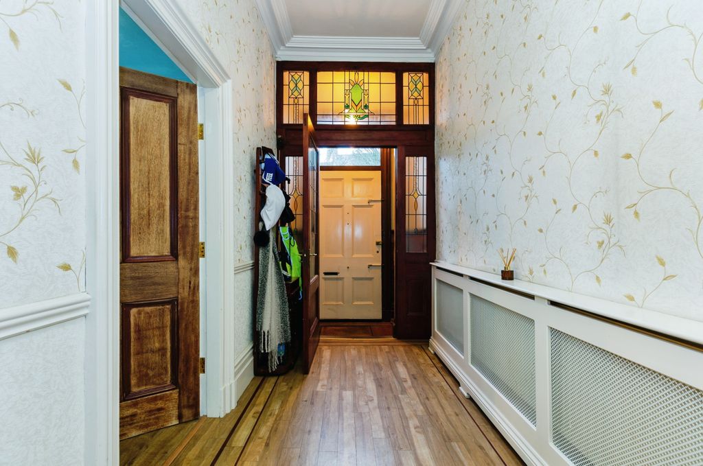 Property photo 3 of 36