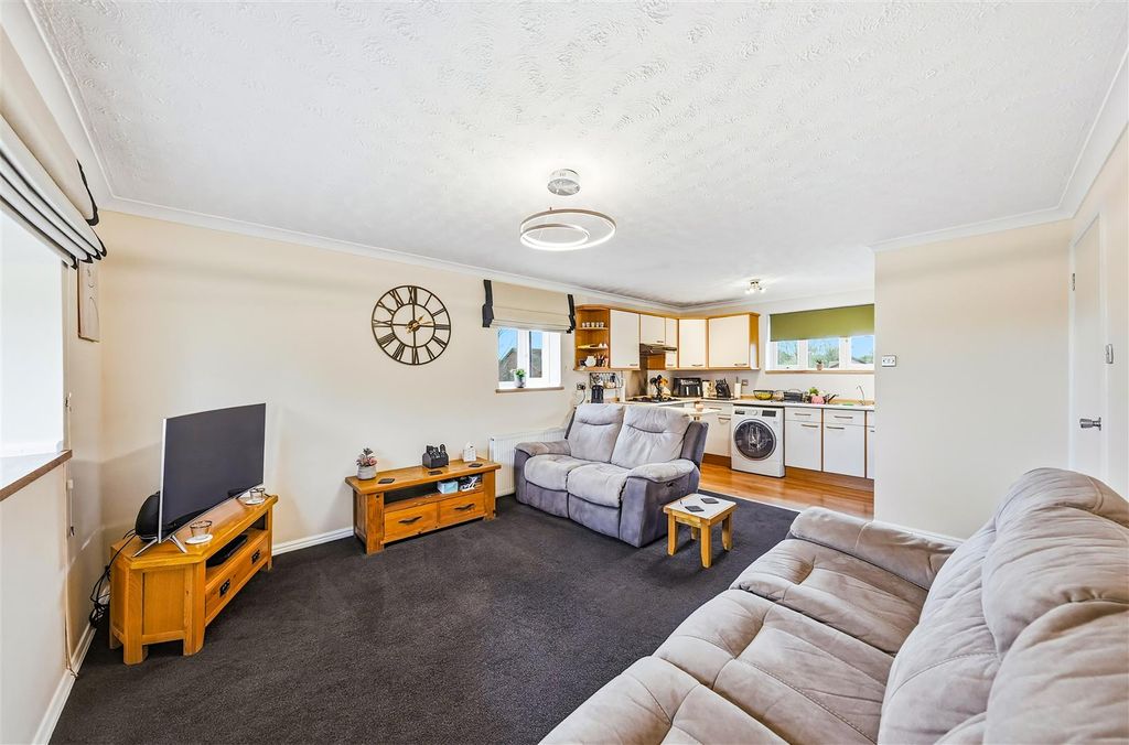 Property photo 3 of 12 Lounge/Kitchen