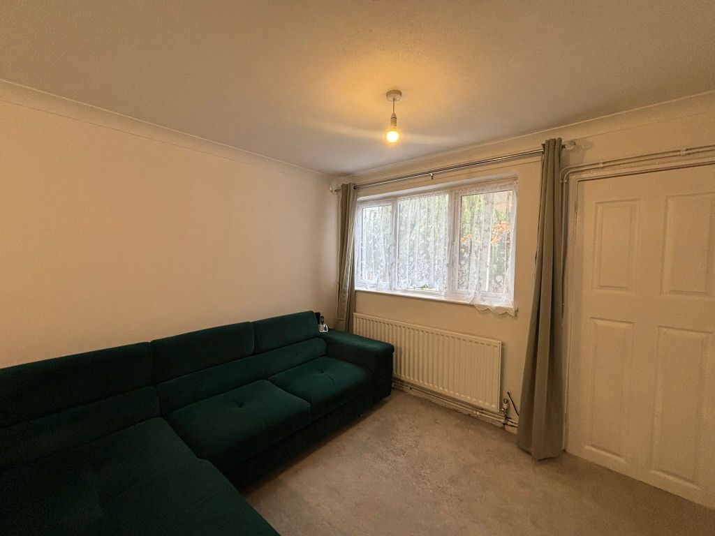 Property photo 3 of 10 Living Room