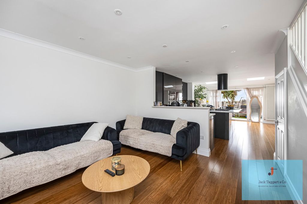 Property photo 2 of 17 Living Room