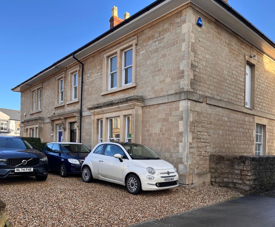 Property photo 1 of 17 001