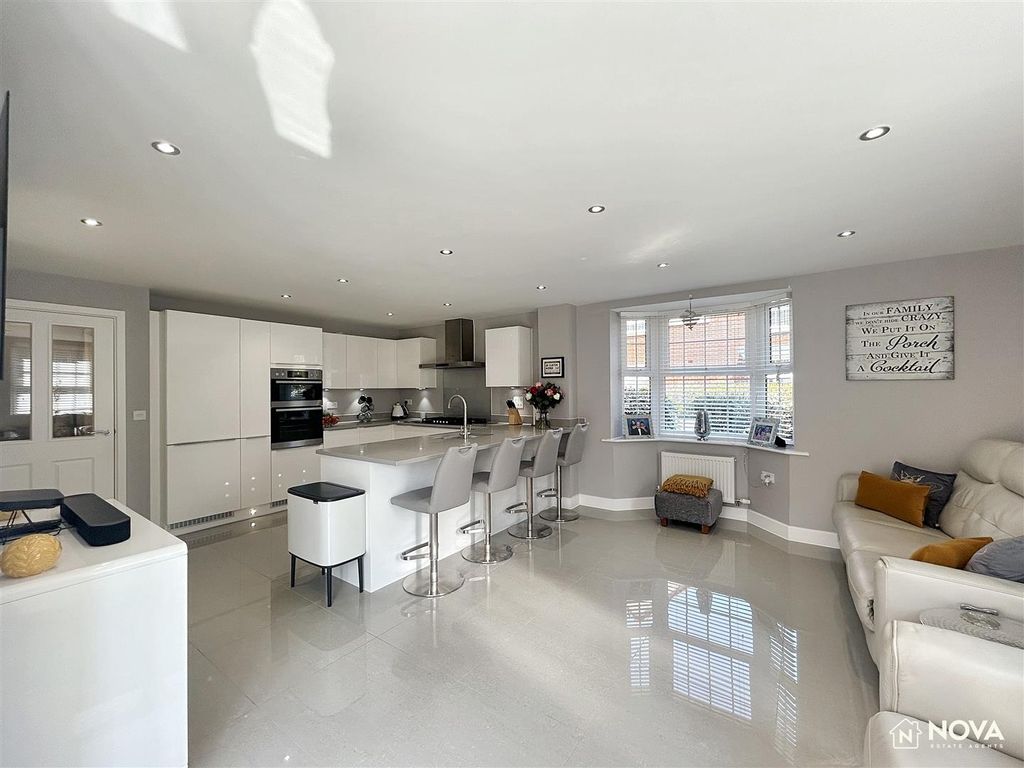 Property photo 3 of 35 516.Jpg