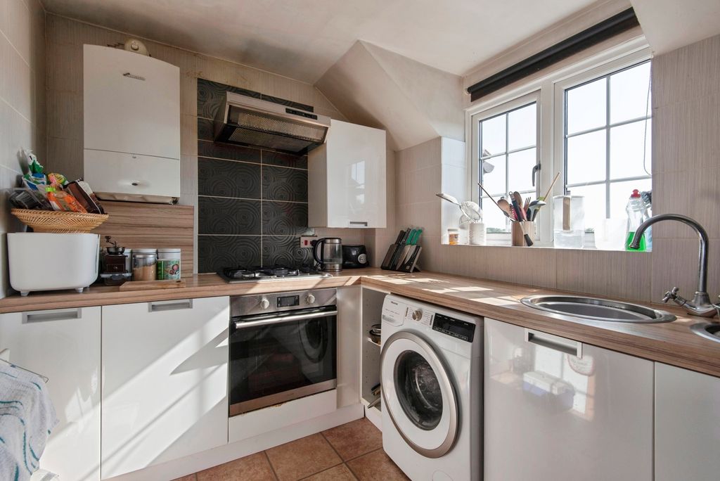 Property photo 2 of 17 Kitchen