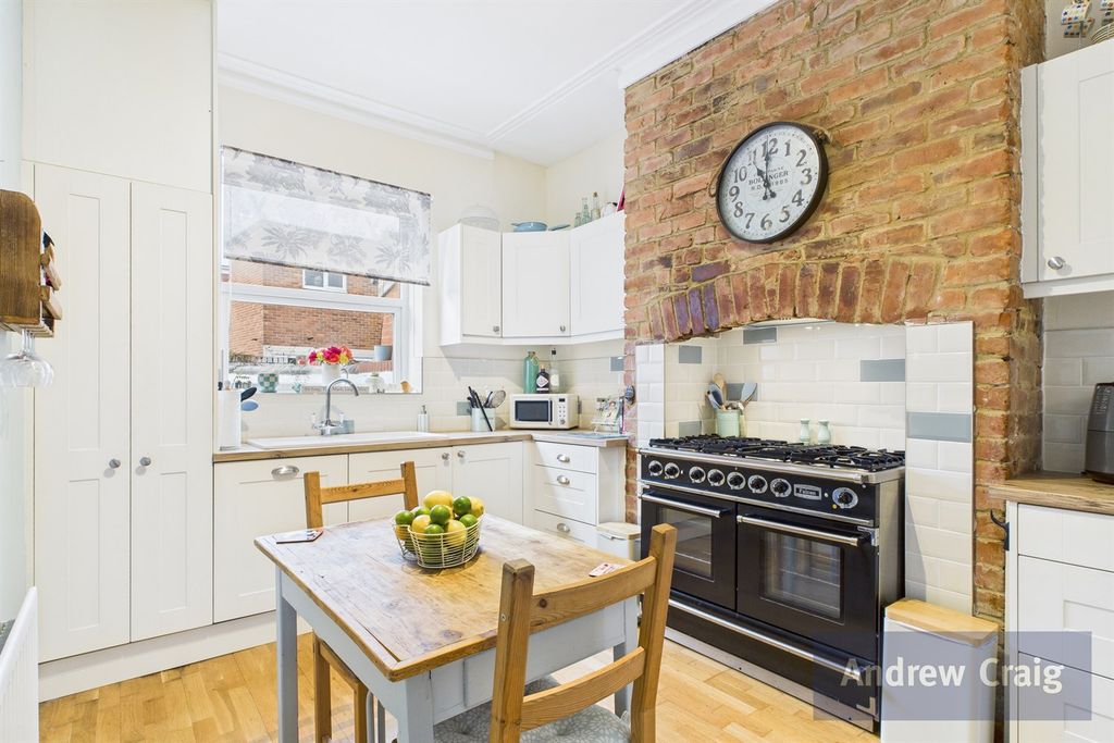 Property photo 2 of 19 Kitchen Breakfast Room