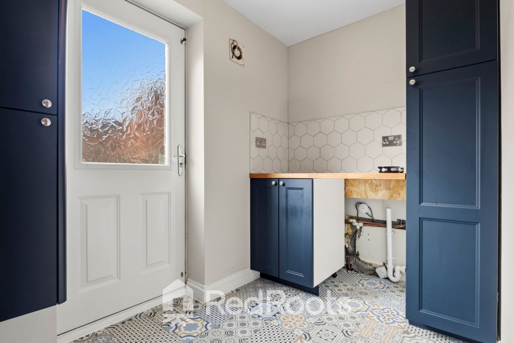 Property photo 2 of 25 5558812