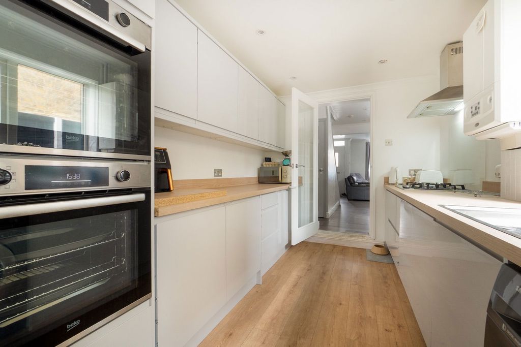 Property photo 3 of 10