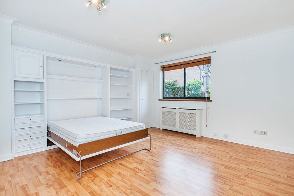 Property photo 1 of 12 Photo 9