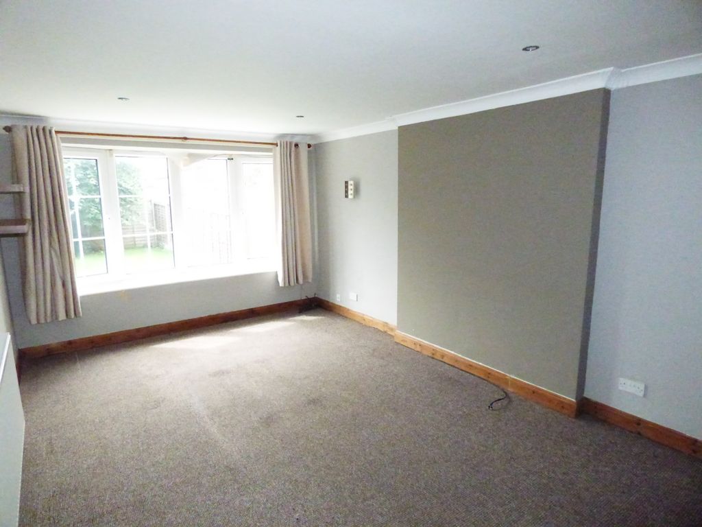Property photo 2 of 8 Lounge
