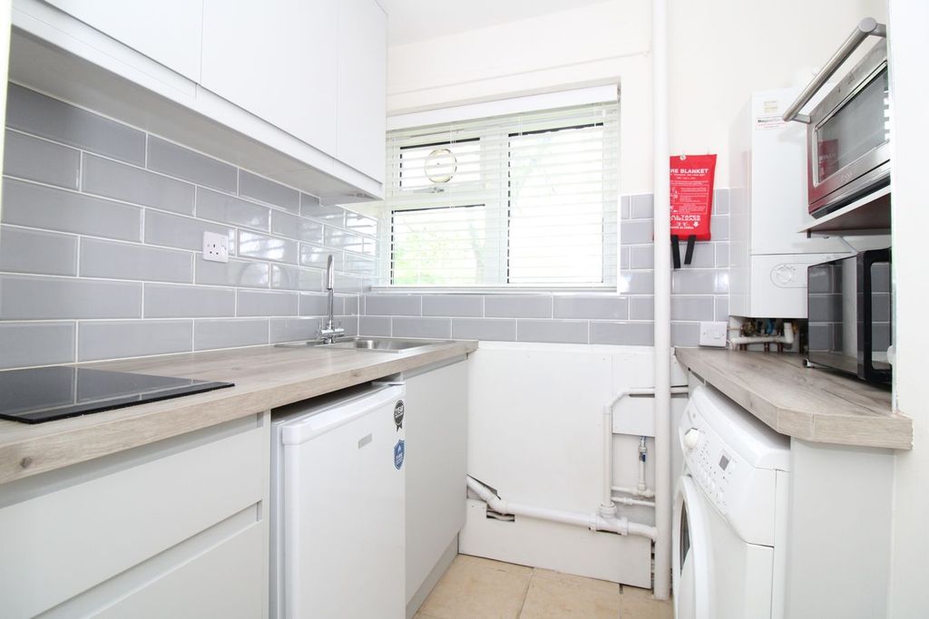 Property photo 2 of 8 Kitchen