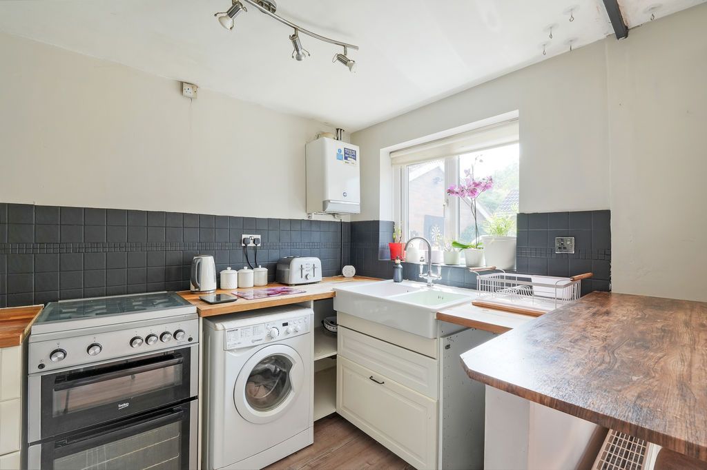 Property photo 3 of 16 Kitchen