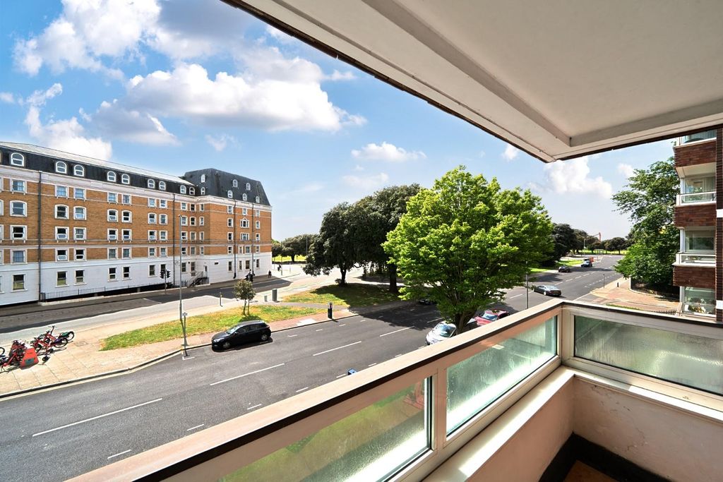 Property photo 3 of 18 25-6819Eee17121F-1283673-Arw-25.Jpg