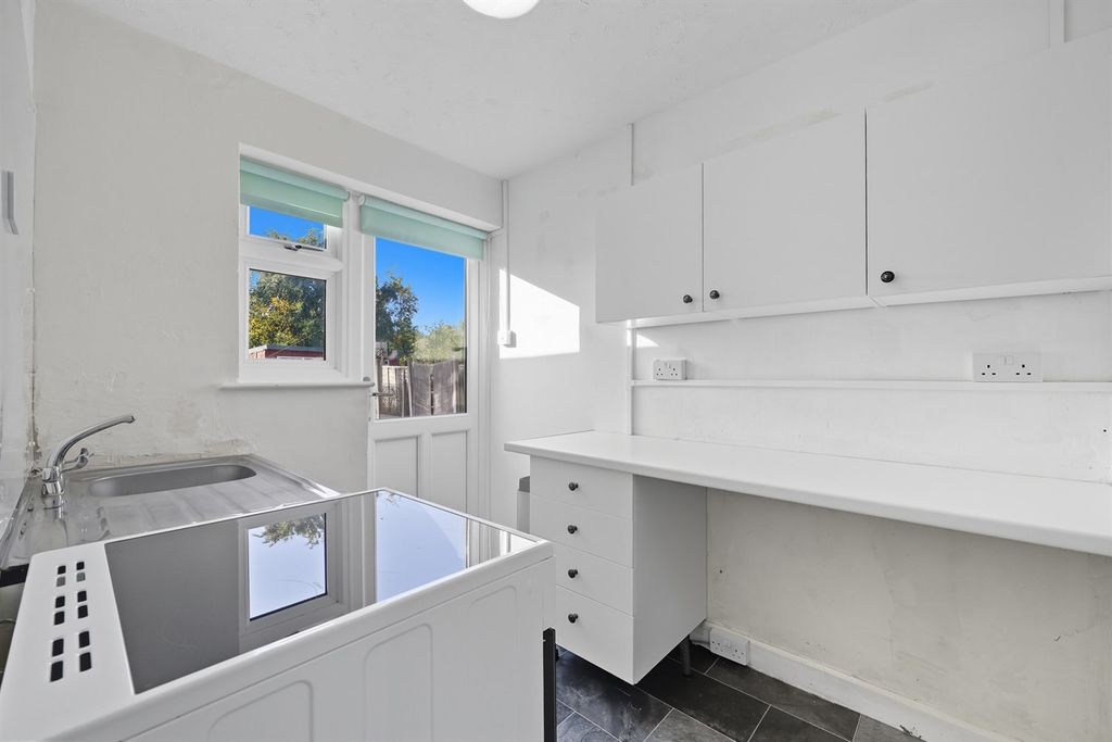 Property photo 3 of 15 Bellhouse Road