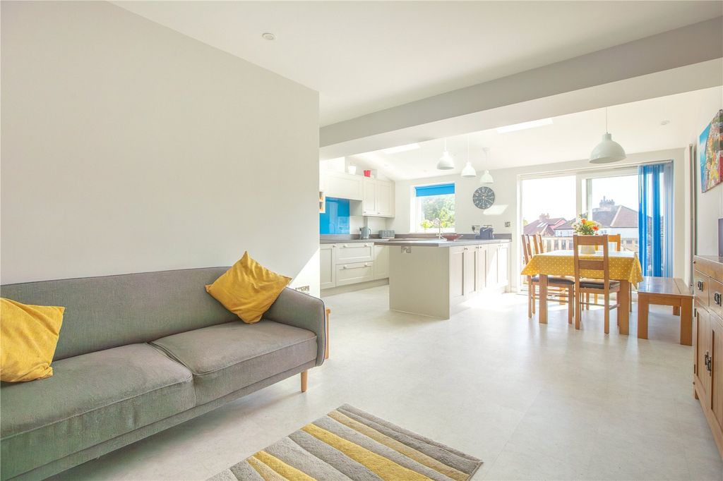 Property photo 1 of 22 Picture No. 17