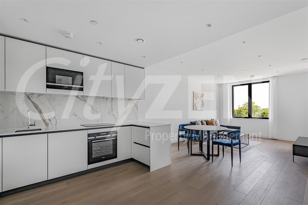 Property photo 1 of 21 Reception/Kitchen