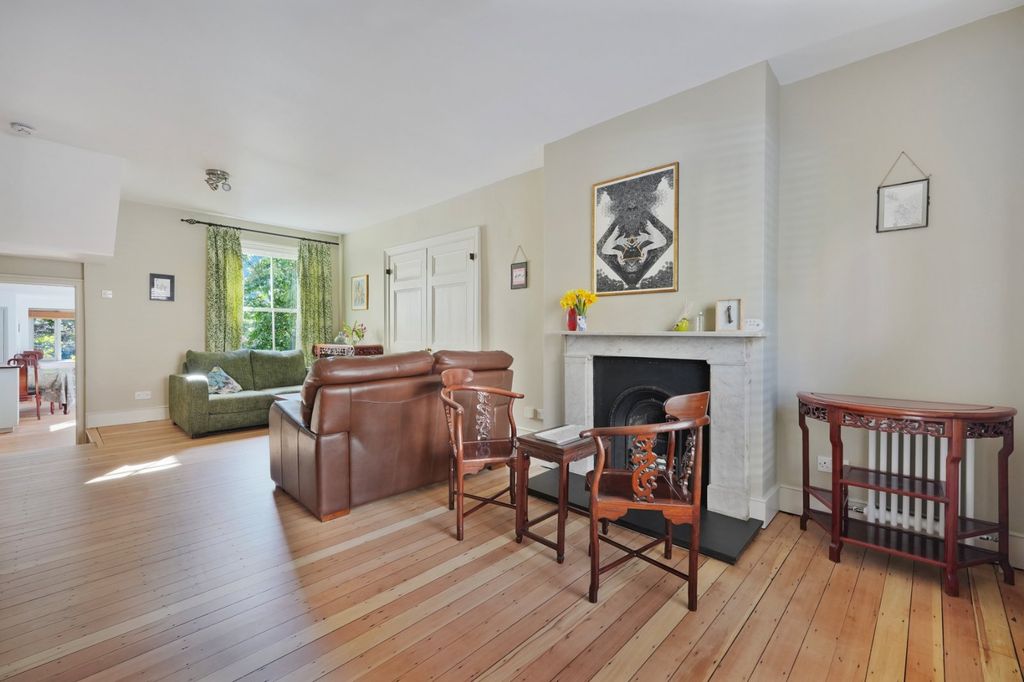 Property photo 3 of 27