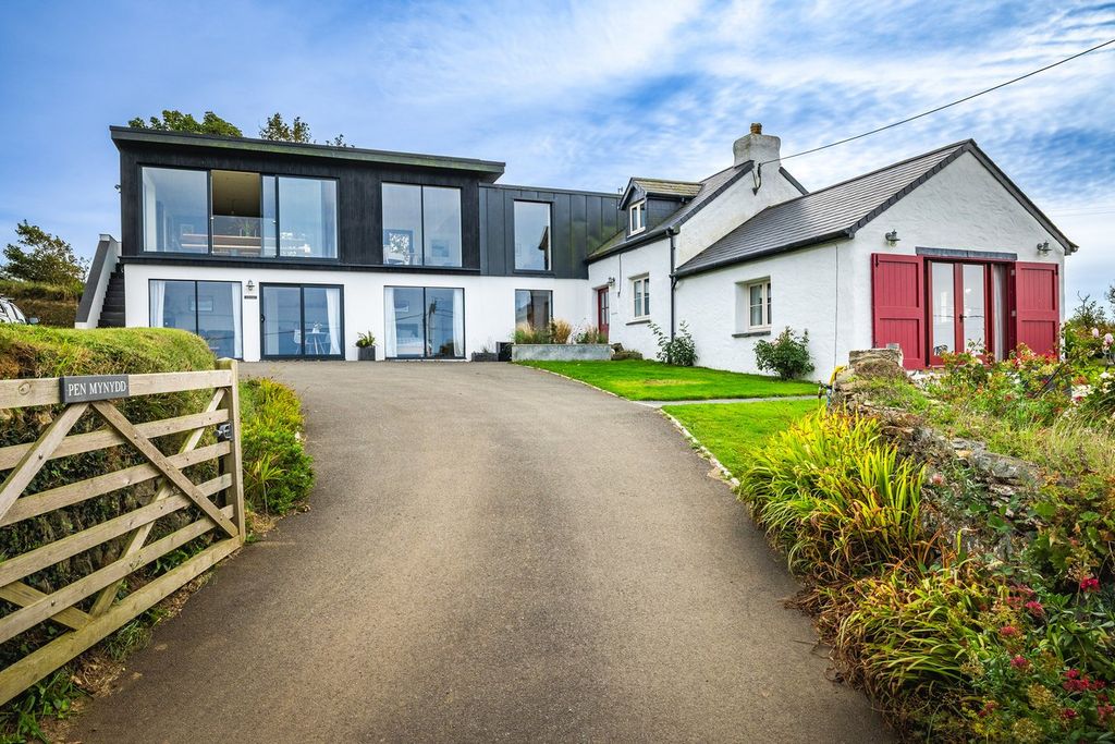 Property photo 1 of 41