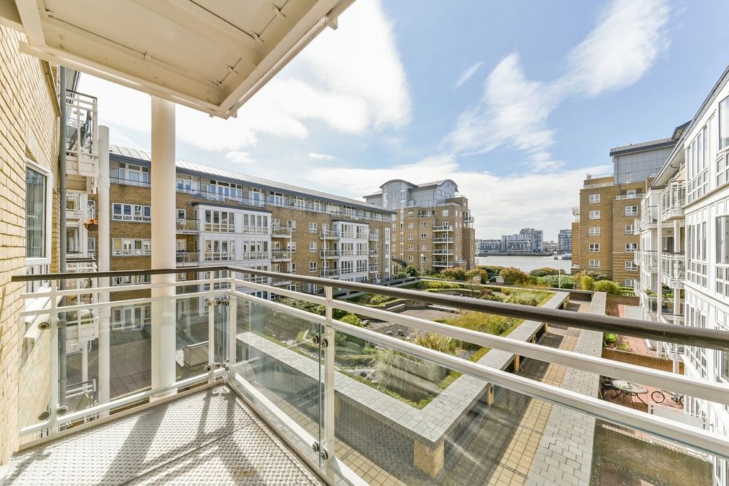 Property photo 3 of 10 Balcony - Hamilton H