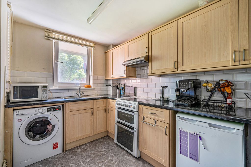 Property photo 3 of 12 Kitchen