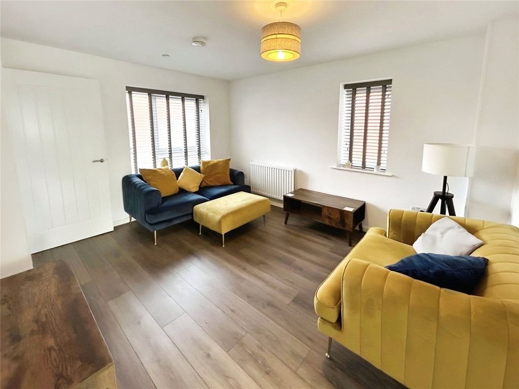 Property photo 2 of 8 Lounge