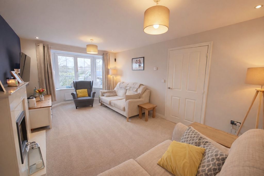 Property photo 3 of 24 Living Room