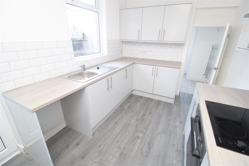 Property photo 2 of 13