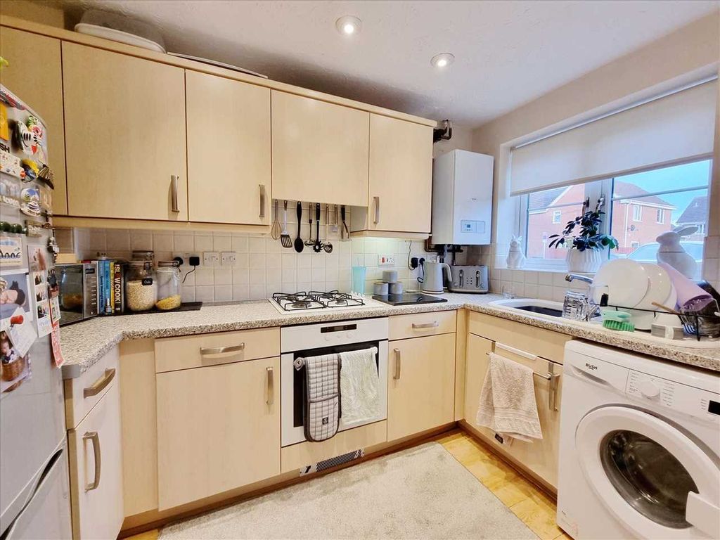 Property photo 2 of 9 Kitchen: