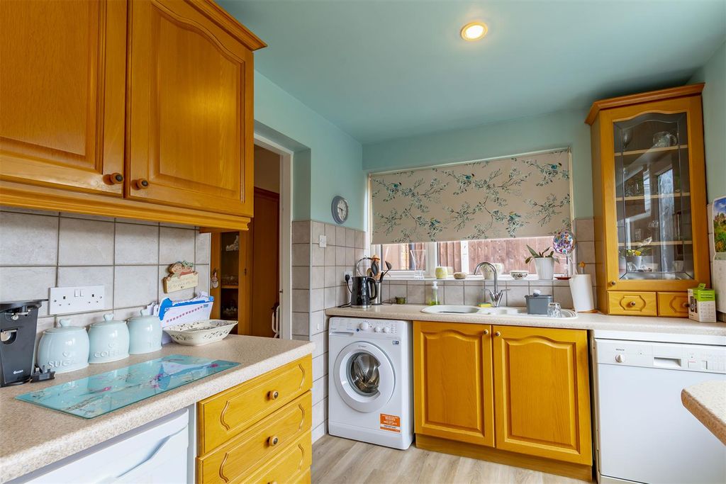 Property photo 3 of 14 Kitchen