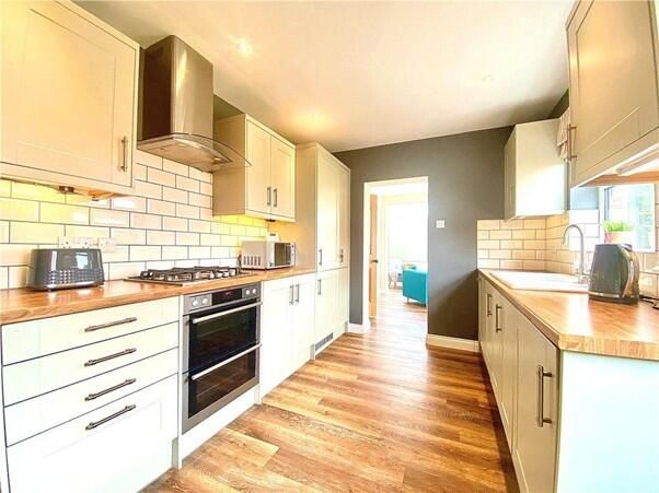 Property photo 3 of 9 Kitchen