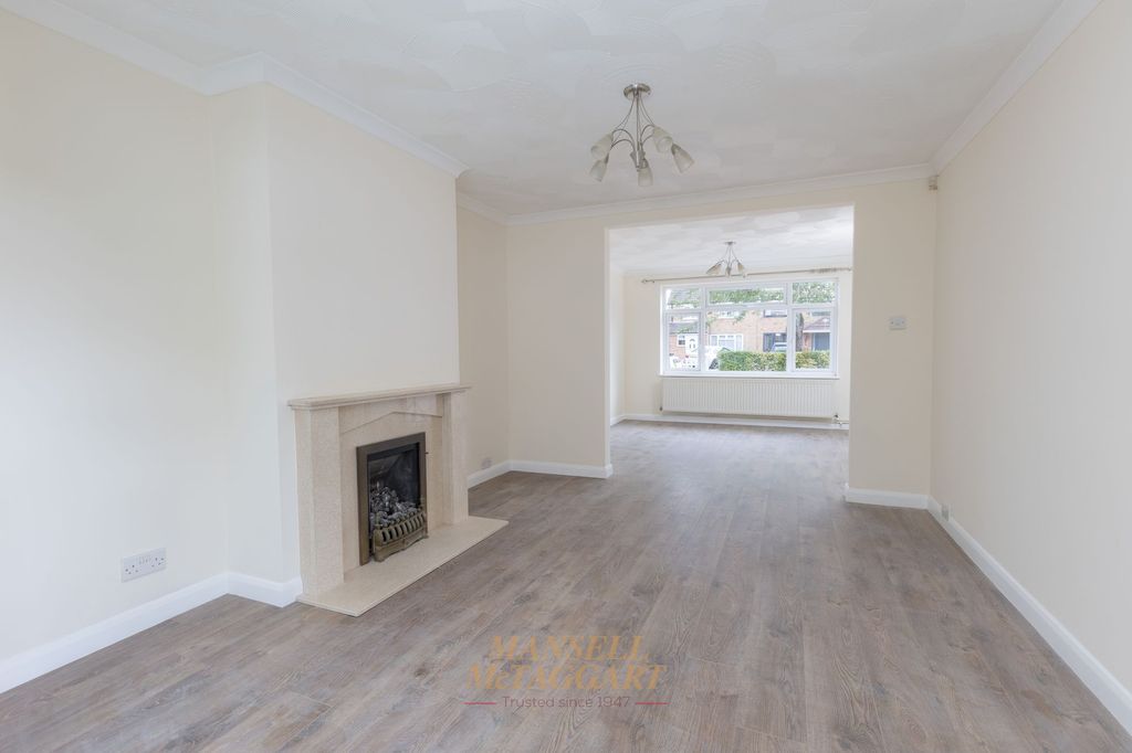Property photo 2 of 27
