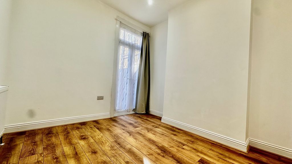 Property photo 2 of 8 Bedroom 2