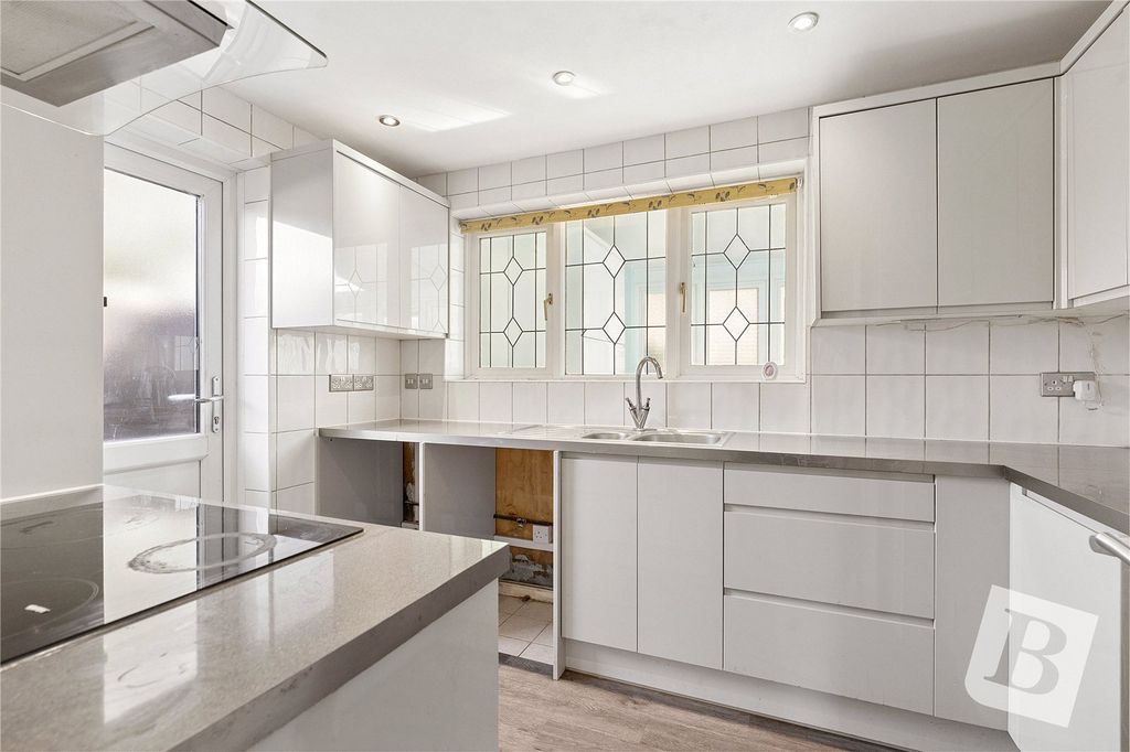 Property photo 3 of 16 Kitchen