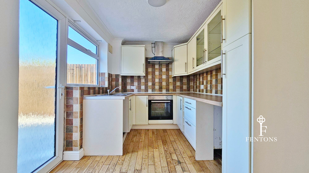 Property photo 3 of 14 Kitchen