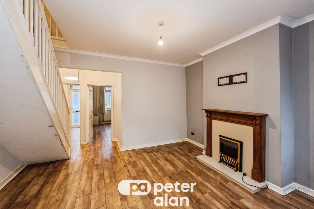 Property photo 3 of 18