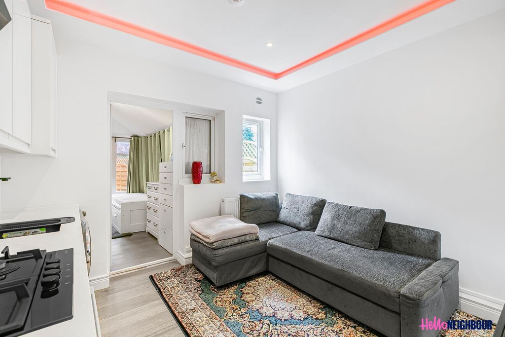 Property photo 1 of 17 Photo 0