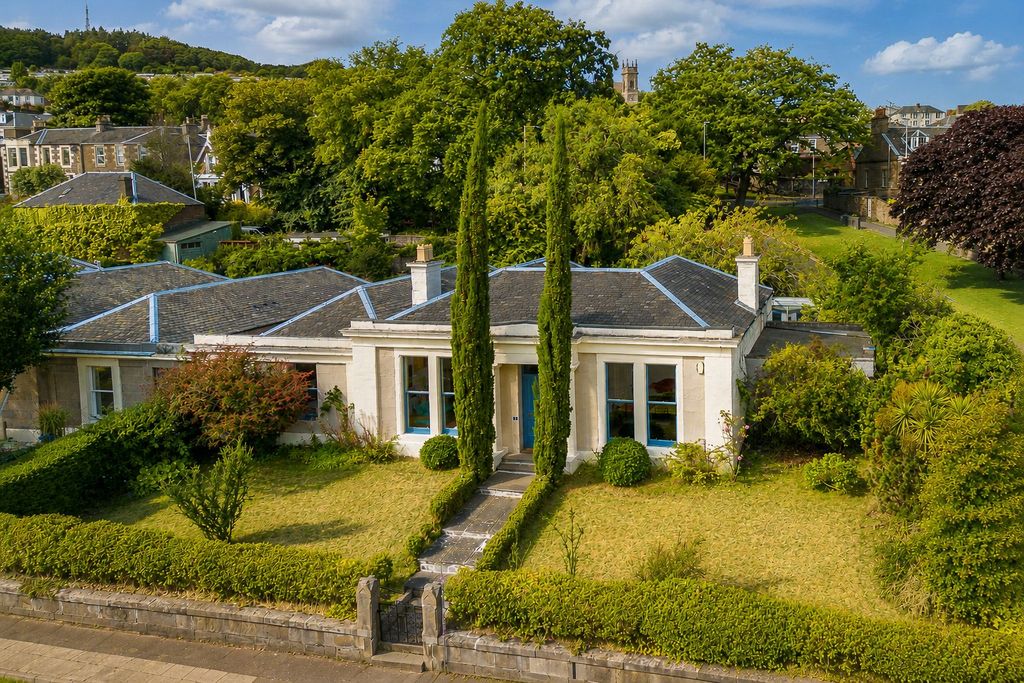Property photo 1 of 18