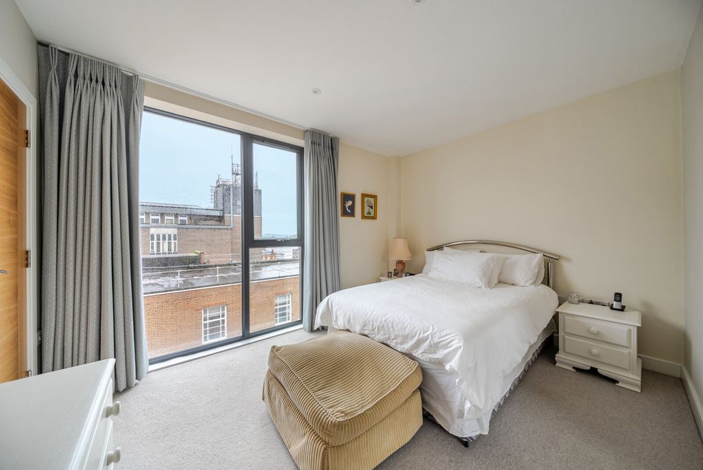 Additional image 11 of 2 bed flat for saleLeapale Lane, Guildford GU1
