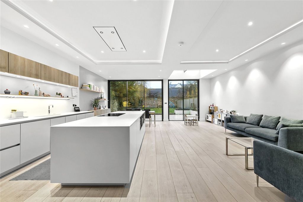 Property photo 2 of 17 Picture No. 06