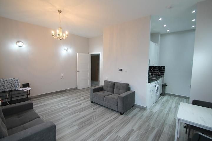 Property photo 2 of 7 Lounge (Main)