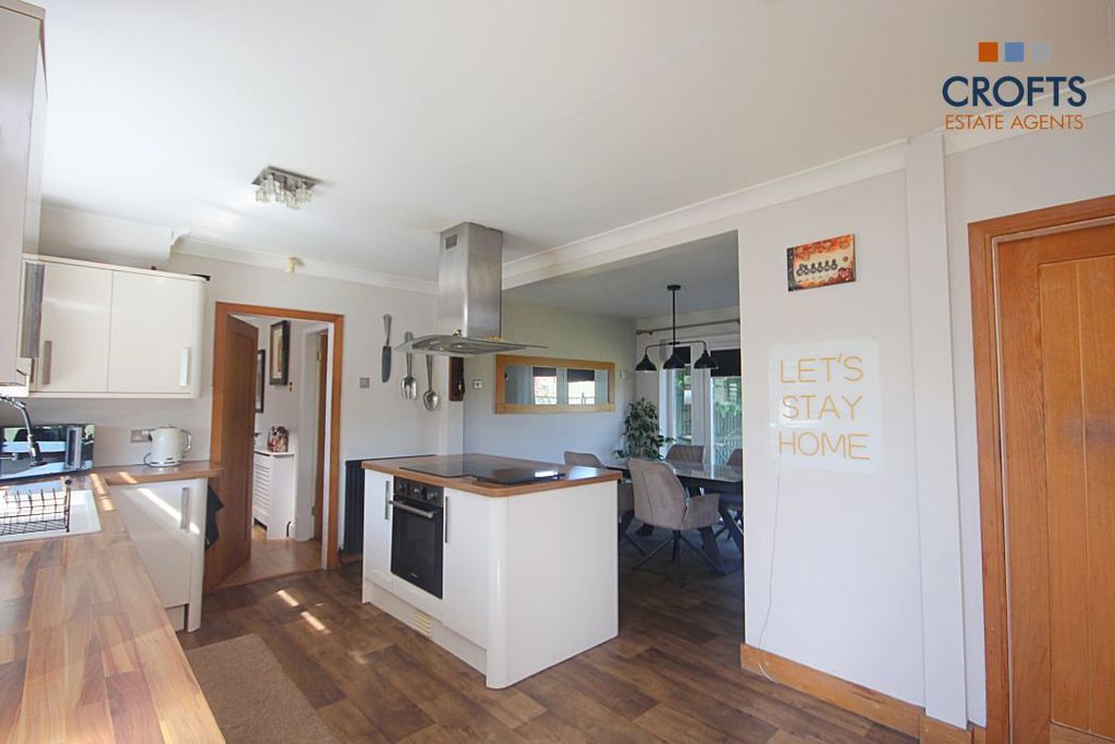 Property photo 3 of 16 Kitchen