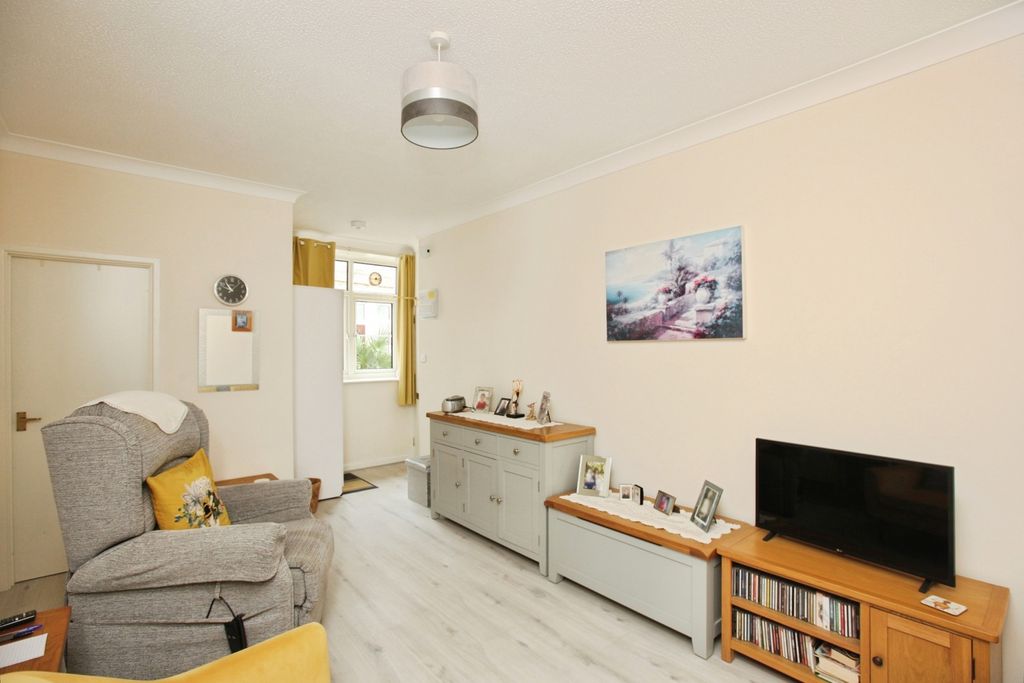 Property photo 3 of 11 Pbox-Img.Jpg