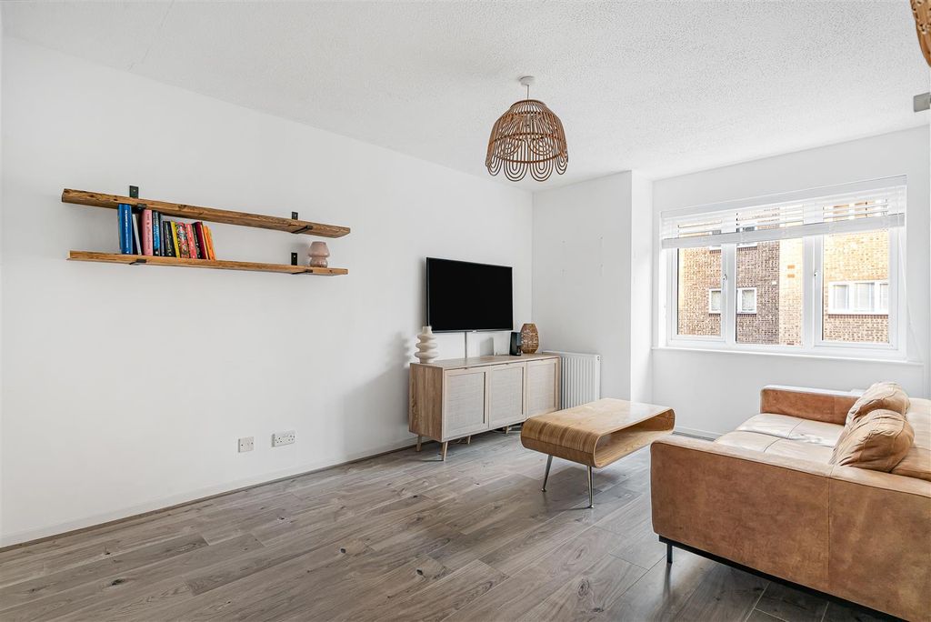 Property photo 2 of 8 14_70317.Jpg