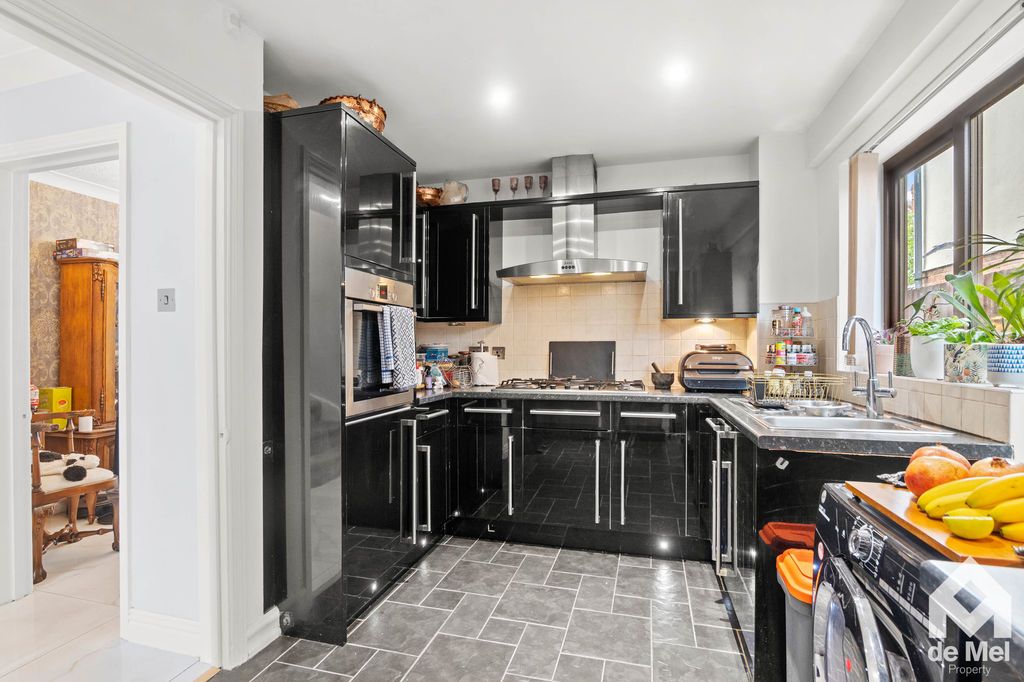 Property photo 2 of 18 Photo 8