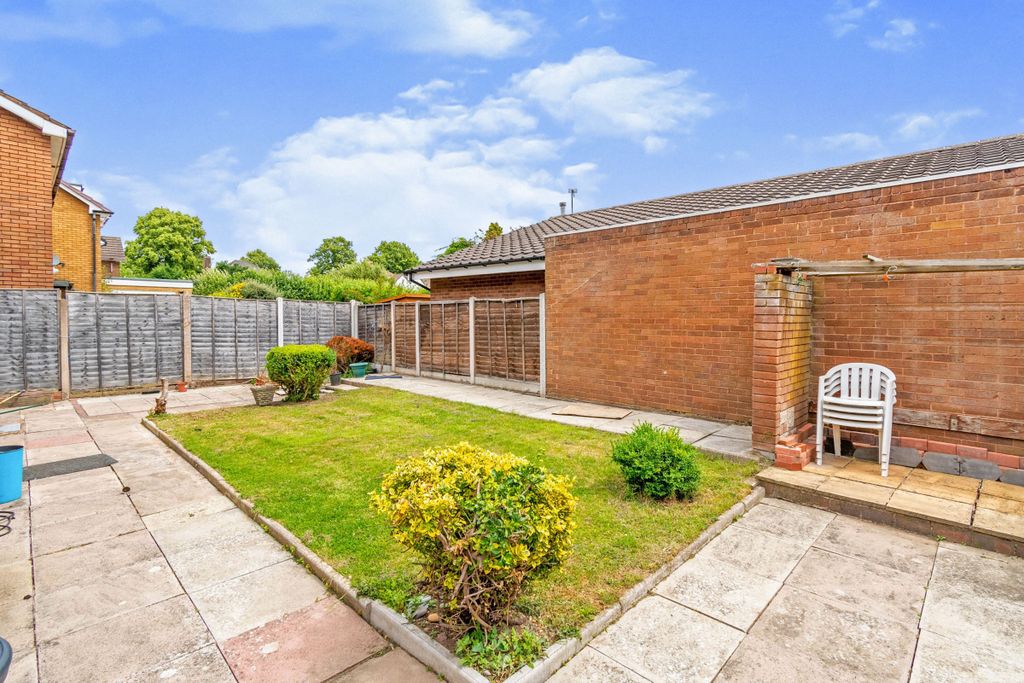 Property photo 2 of 11 Garden