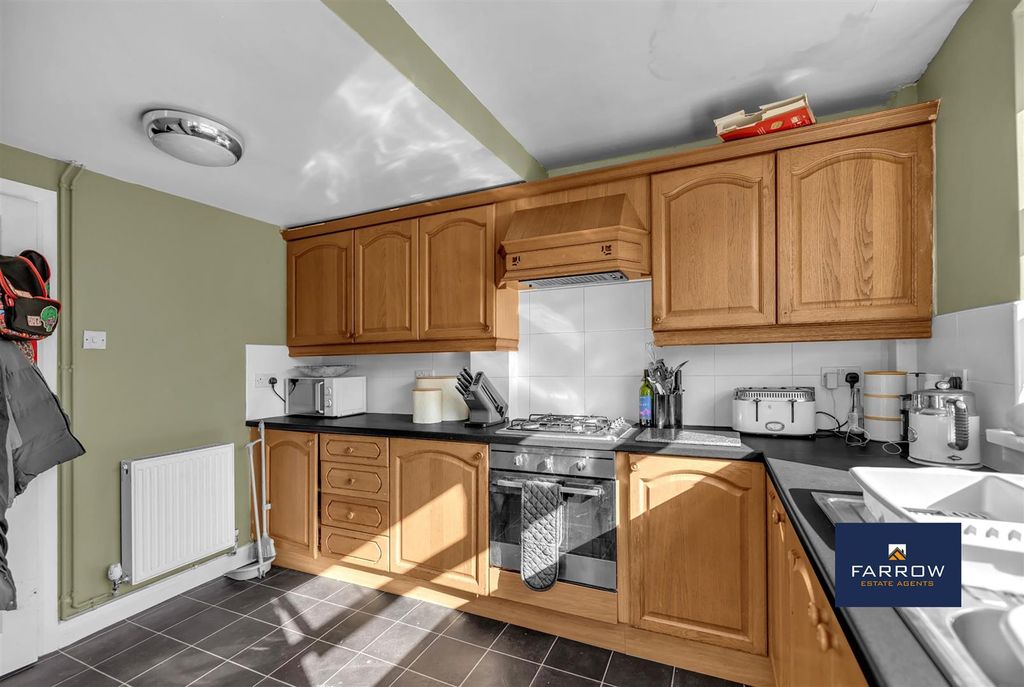 Property photo 3 of 23 Kitchen