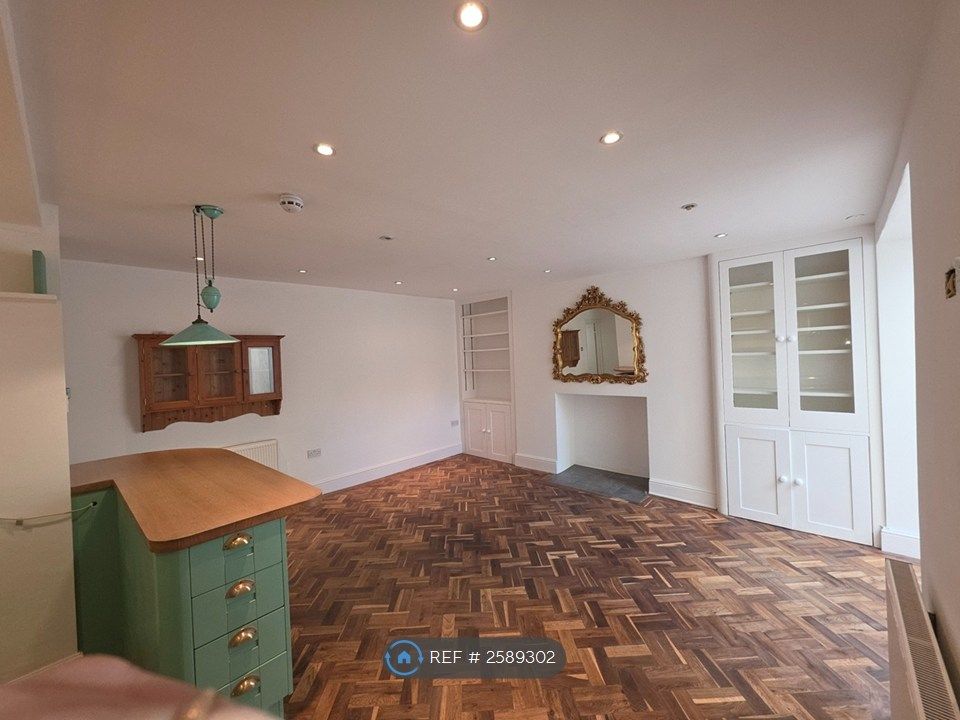 Property photo 1 of 16 Lounge